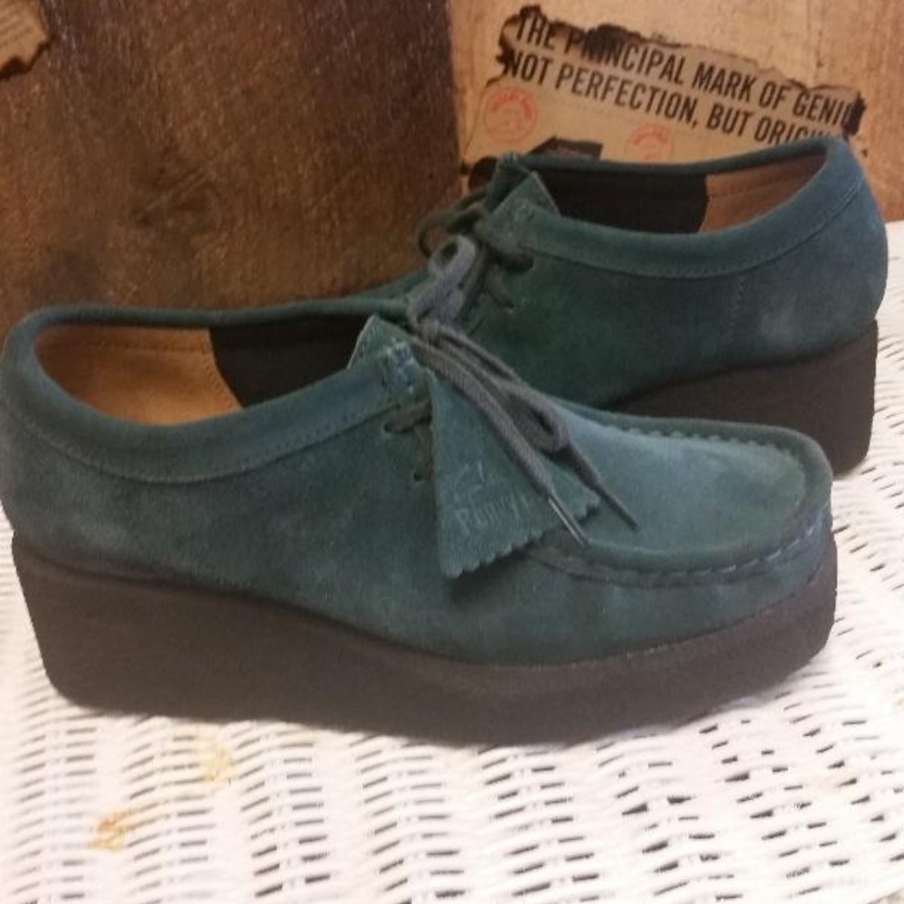 Clarks Peggy Bee Green wallabee Suede